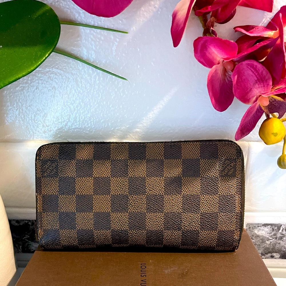 Louis Vuitton Zippy Wallet